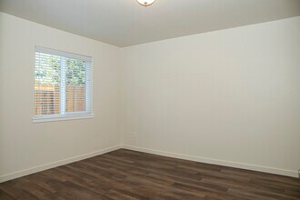 1002 SE N St in Grants Pass, OR - Building Photo - Building Photo