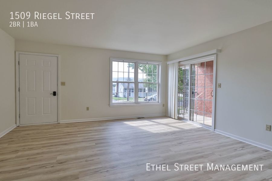 1509 Riegel St in Hellertown, PA - Building Photo