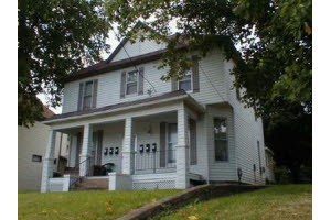 1032 W College St in Springfield, MO - Building Photo