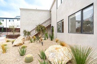 Desora in Los Angeles, CA - Building Photo - Building Photo