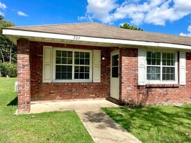 206 Oak St in Trumann, AR - Building Photo