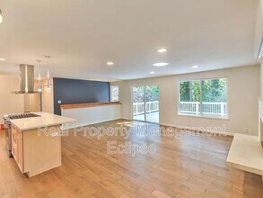 4126 161st Ave SE in Bellevue, WA - Building Photo - Building Photo