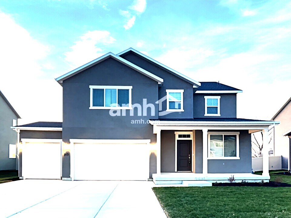 213 N Dry Crk Rd in Saratoga Springs, UT - Foto de edificio