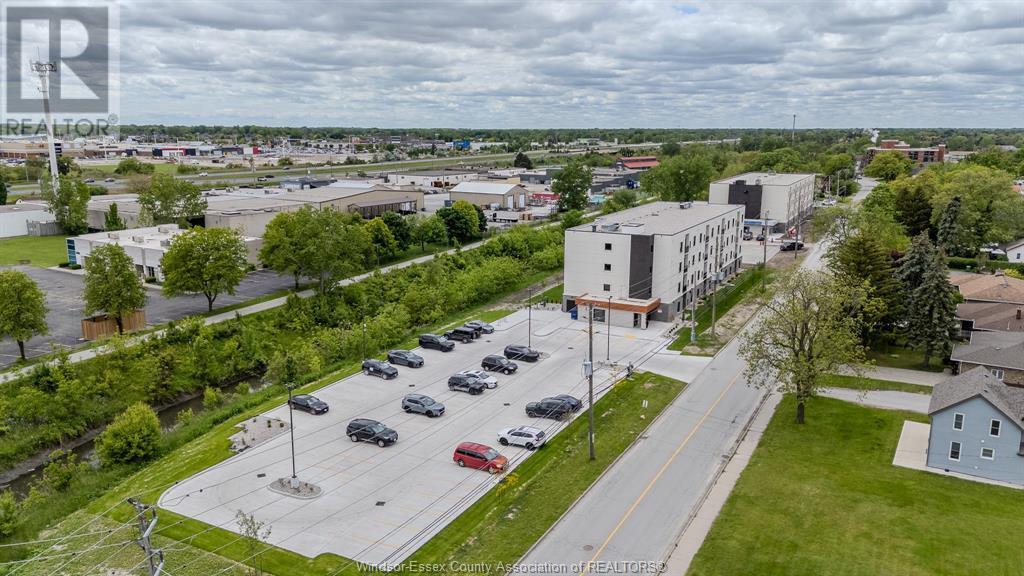 705 Grand Marais Rd E in Windsor, ON - Building Photo