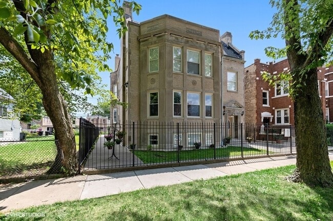 property at 5349 W Van Buren St