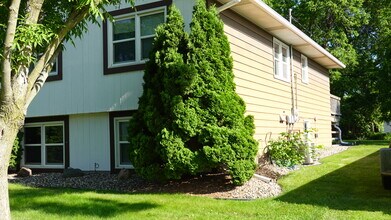 612 6th St W, Unit Duplex Unit 2 in Hastings, MN - Building Photo - Building Photo