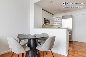 635 W 42nd St in New York, NY - Building Photo - Building Photo