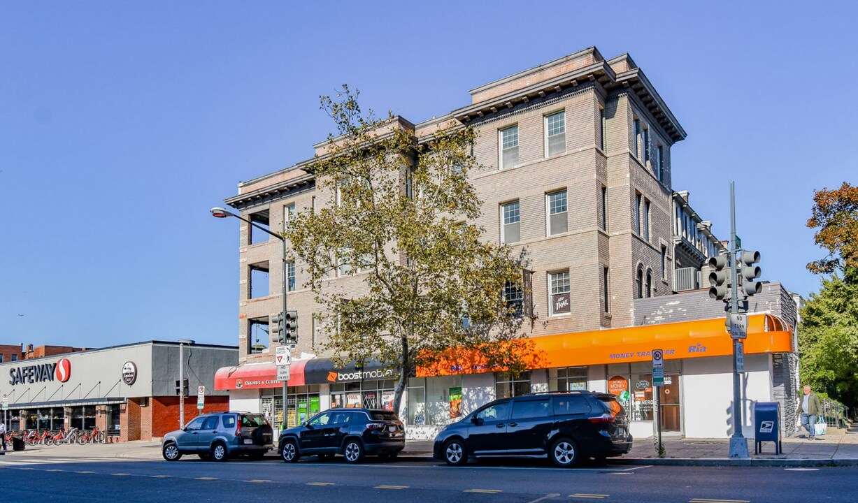 1737 Columbia Rd NW in Washington, DC - Building Photo
