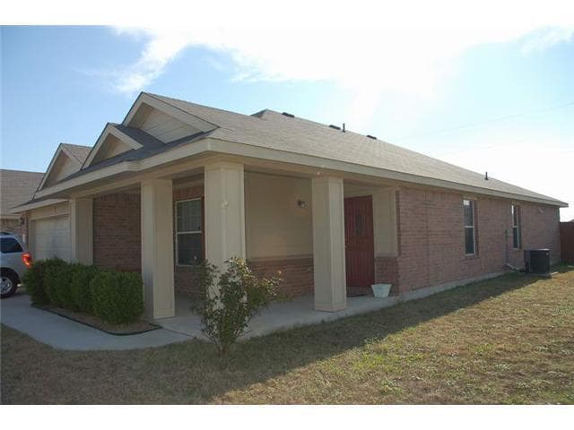222 Mossy Rock Dr in Hutto, TX - Building Photo - Building Photo