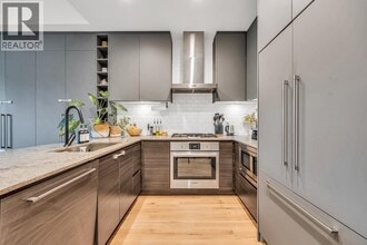 3131 Murray St in Port Moody, BC - Building Photo - Building Photo