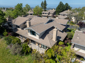 Crestview Park in San Carlos, CA - Foto de edificio - Building Photo