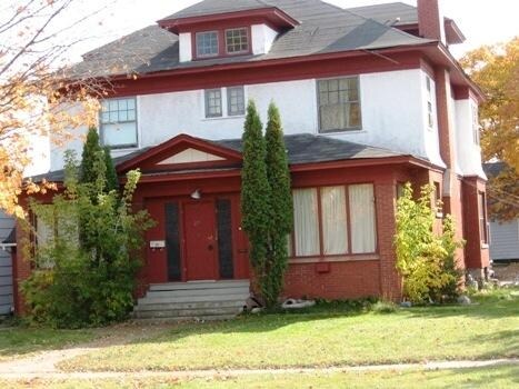 27 Maple St in Iron River, MI - Foto de edificio