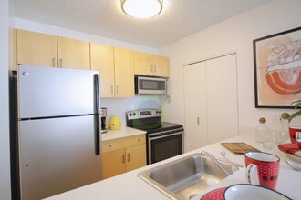 746 N Dearborn St in Chicago, IL - Building Photo - Building Photo