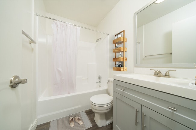 305 W San Marcos Blvd, Unit 92 in San Marcos, CA - Building Photo - Building Photo