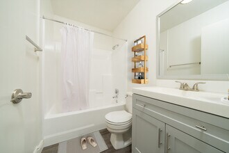 305 W San Marcos Blvd, Unit 79 in San Marcos, CA - Foto de edificio - Building Photo