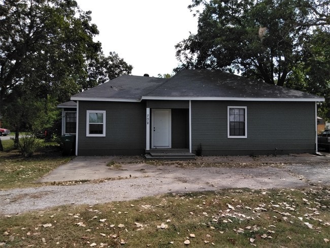 property at 702 S Lee St