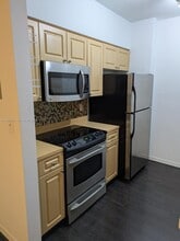 6831 SW 44th St in Miami, FL - Building Photo - Building Photo