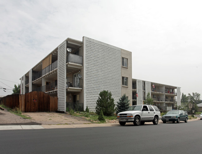 Broadmoor Village in Littleton, CO - Foto de edificio - Building Photo