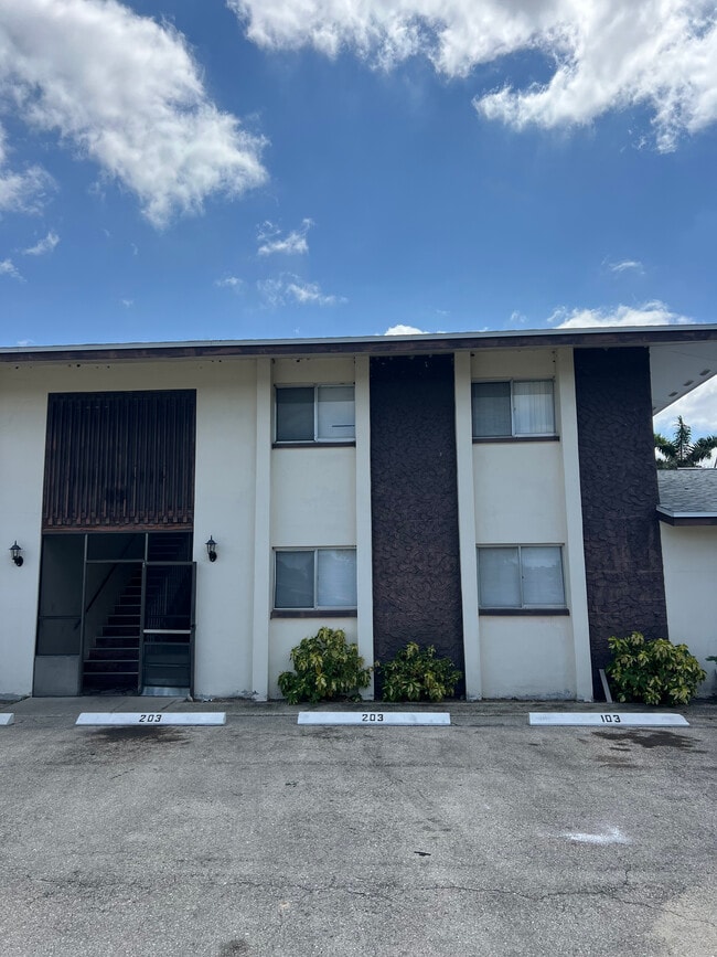 1135 Southdale Rd, Unit 104