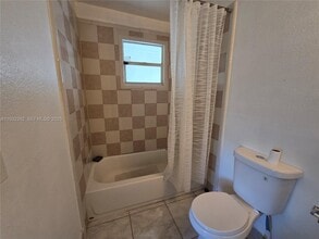 1376 NW 103rd St in Miami, FL - Building Photo - Building Photo