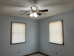816 Locust St in Macon, MO - Building Photo - Building Photo