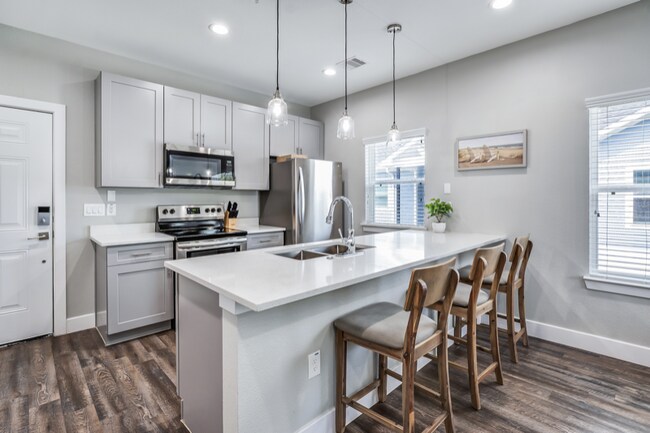 144 W 5th St-Unit -A in Kemah, TX - Building Photo - Building Photo