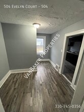 504 Evelyn Ct in Akron, OH - Building Photo - Building Photo