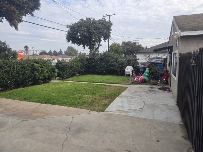 410 E 126th St in Los Angeles, CA - Building Photo - Building Photo