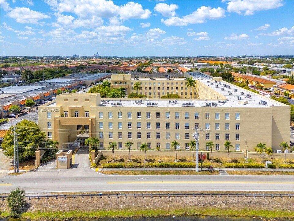 7400 W 20th Ave in Hialeah, FL - Building Photo