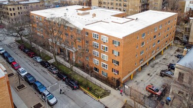 3825 N Pine Grove Ave in Chicago, IL - Building Photo - Building Photo