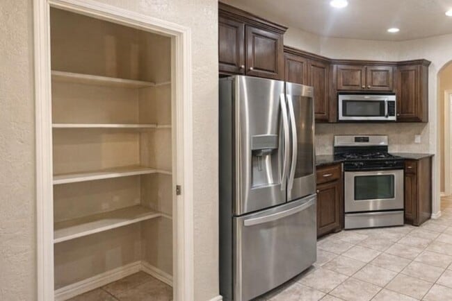 832 Carol Ann Pl in Moore, OK - Building Photo - Building Photo