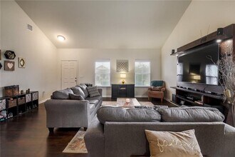 514 Luna Vista Dr in Hutto, TX - Building Photo - Building Photo