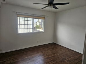1536 S Orange Grove Ave in Los Angeles, CA - Building Photo - Building Photo