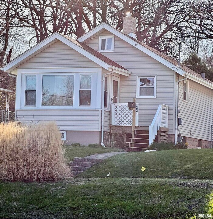 224 N 20th St in East Moline, IL - Building Photo