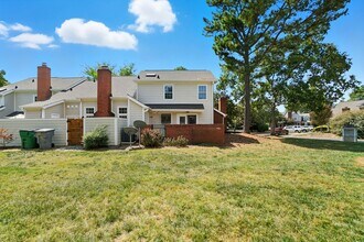 9221 N Vicksburg Park Ct in Charlotte, NC - Building Photo - Building Photo