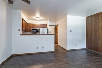 Heritage Square Apartments in Stevens Point, WI - Foto de edificio - Building Photo
