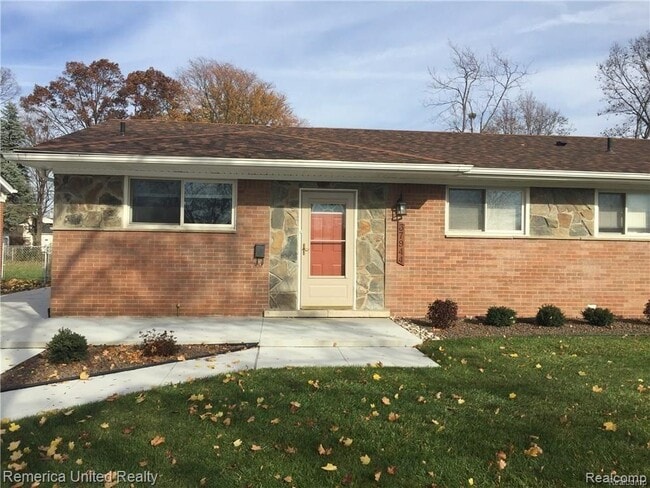 37944 Lyndon in Livonia, MI - Building Photo - Building Photo