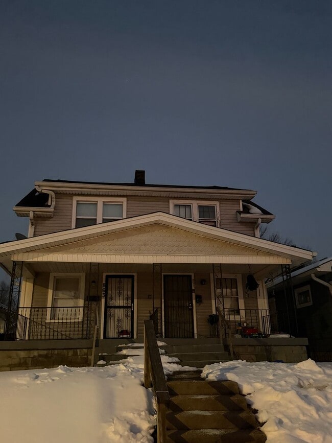 property at 861 N Drexel Ave