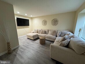 4840 Green Ash Ln in Hamilton, NJ - Foto de edificio - Building Photo
