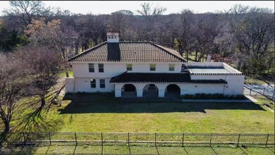 7220 Shiloh Rd in Midlothian, TX - Foto de edificio - Building Photo