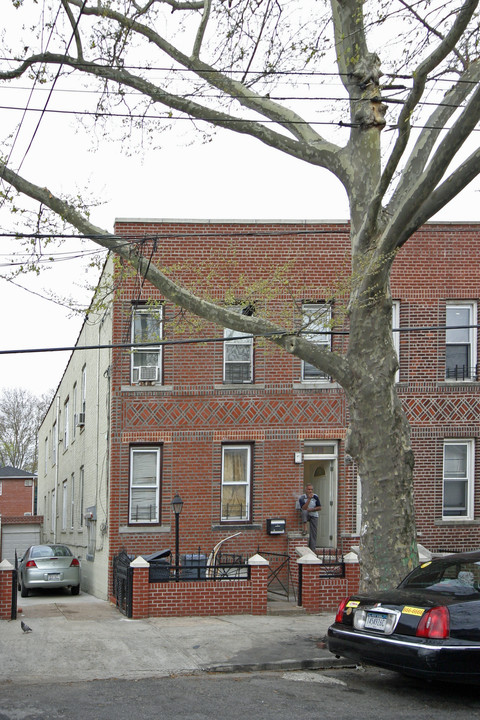 720 Essex St in Brooklyn, NY - Building Photo