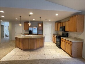 417 Colorful Rain Ave in North Las Vegas, NV - Foto de edificio - Building Photo