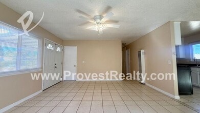 16042 Smoke Tree St in Hesperia, CA - Building Photo - Building Photo