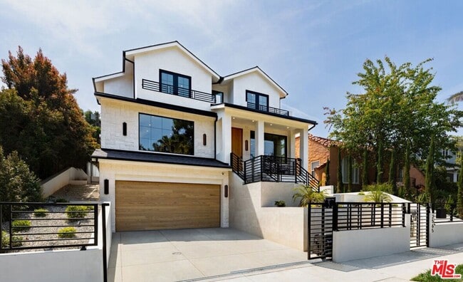 2565 Patricia Ave in Los Angeles, CA - Foto de edificio - Building Photo