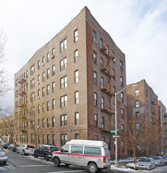 114 Albemarle Rd in Brooklyn, NY - Building Photo