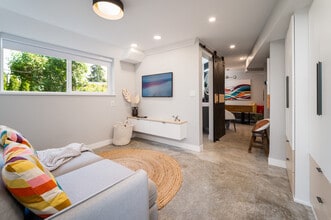 972 Garrow Dr in Port Moody, BC - Building Photo - Building Photo