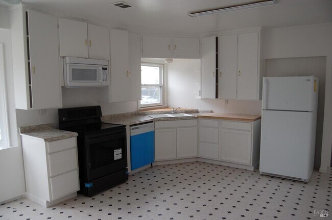 148 N 3rd St in Rio Vista, CA - Building Photo - Building Photo