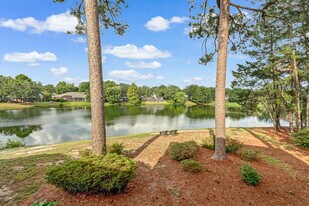 208 Southlake Ct in Niceville, FL - Building Photo