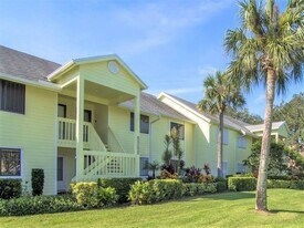 5745 Pelican Pointe Dr, Unit 4 in Sebastian, FL - Building Photo
