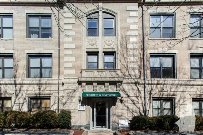 540 W Wellington Ave in Chicago, IL - Foto de edificio - Building Photo